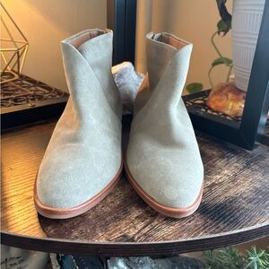 Lucky Brand Boots Women 7 Brown Taupe Shoe Ankle Bootie Suede Eyelet Low Heal!